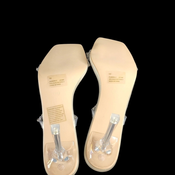 Cape Robbin Heels - Picture 4 of 6